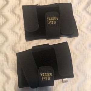 COPY - TIGER PAW YOGA/GYMNASTICS WRIST SUPPORT LA…